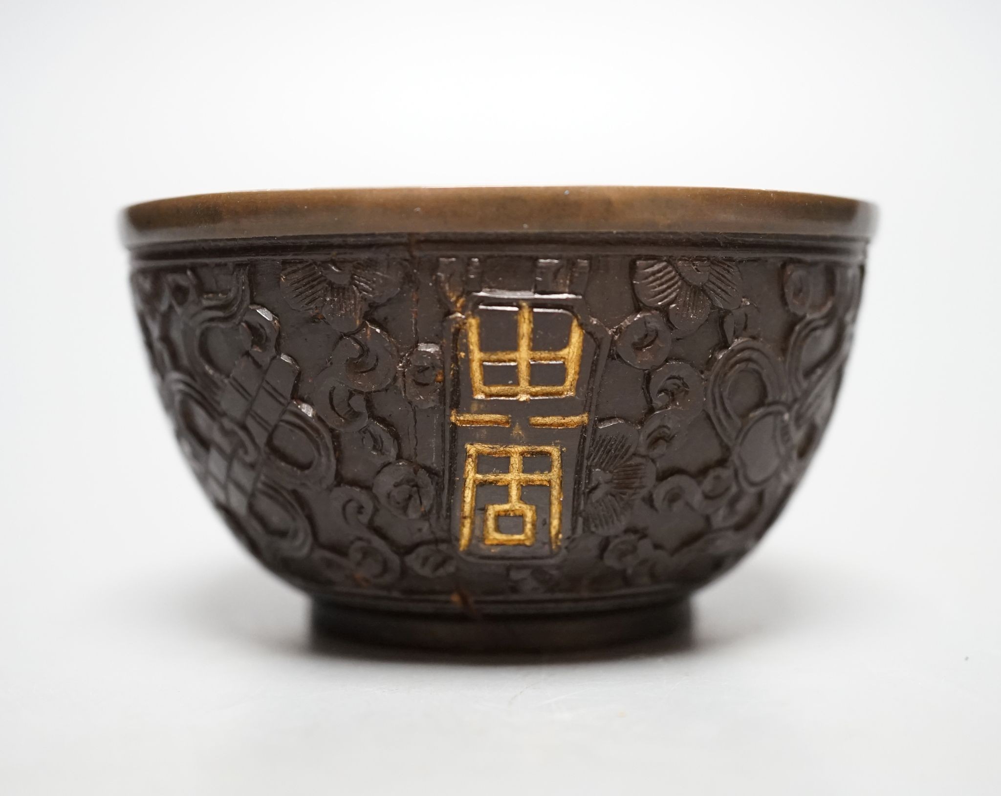 A Chinese coconut cup, 18th/19th century., 8.5 cms diameter.